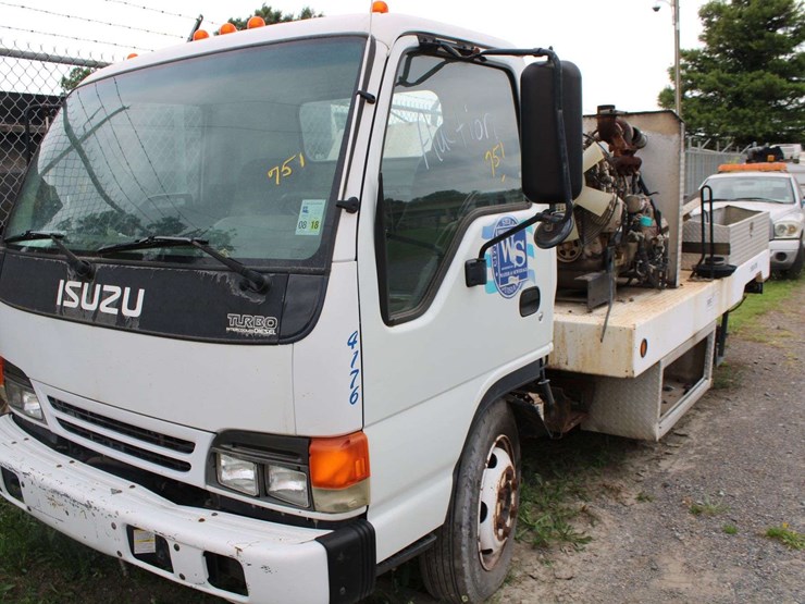 2005-isuzu-nqr-image-19