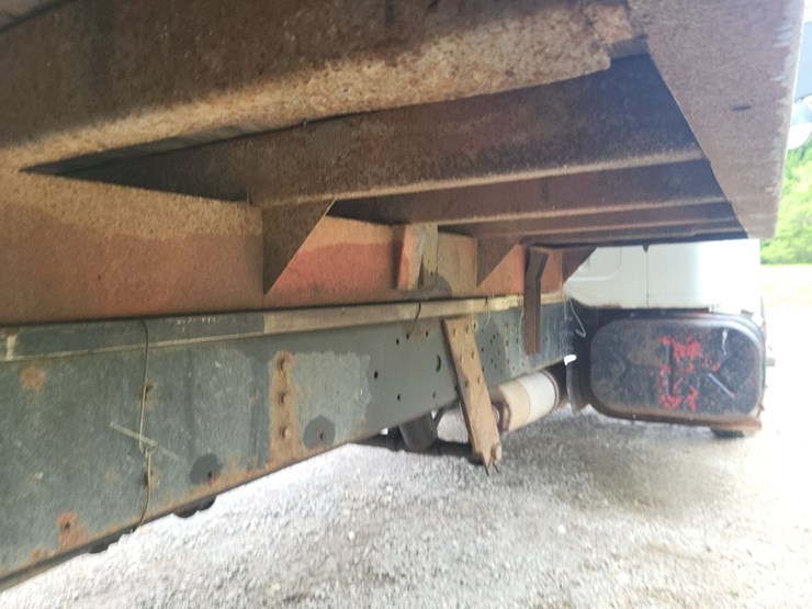 1982-international-1754-single-axle-grain-truck-image-36