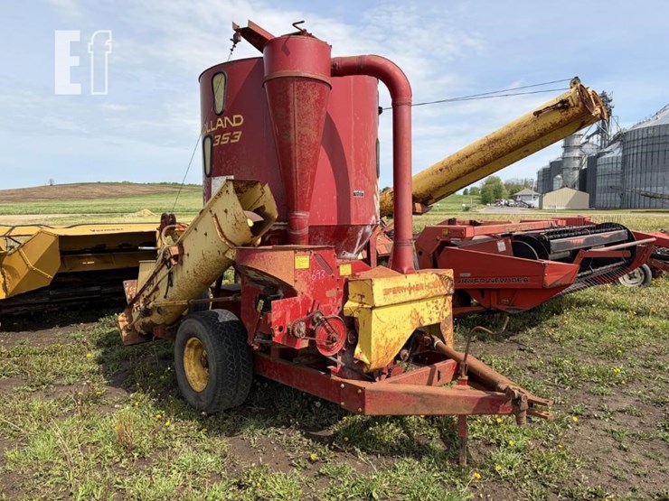 new-holland-353-image-4