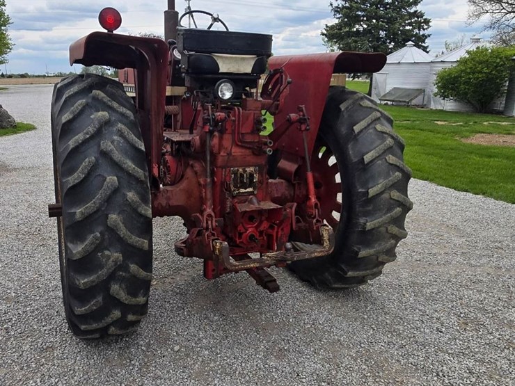 1965-ih-706-tractor-image-4