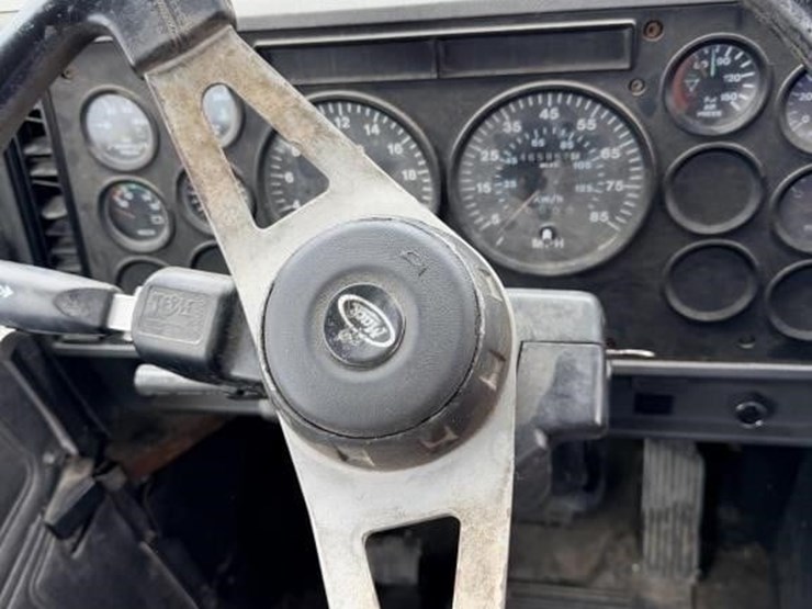 l2--1998-mack-maxi-cruise-truck-image-5