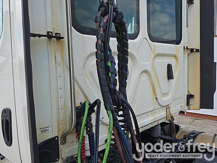 2019-freightliner-cascadia-125-image-10