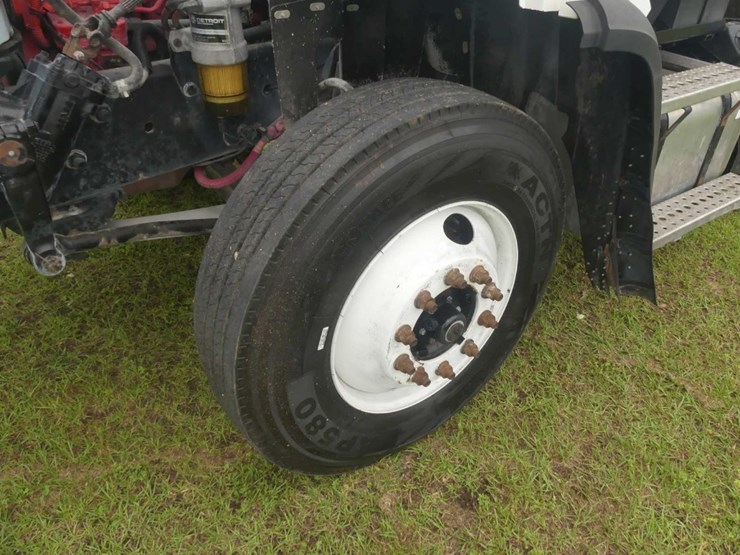 2018-freightliner-114sd-image-14