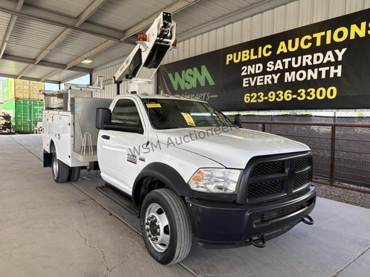 2015-ram-4500-bucket-truck-image-2