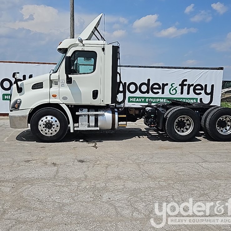 2017 FREIGHTLINER CASCADIA 113