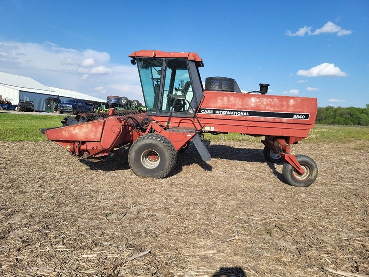 international-8840-swather-image-2