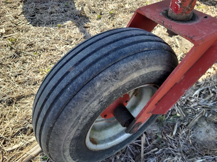 international-8840-swather-image-32