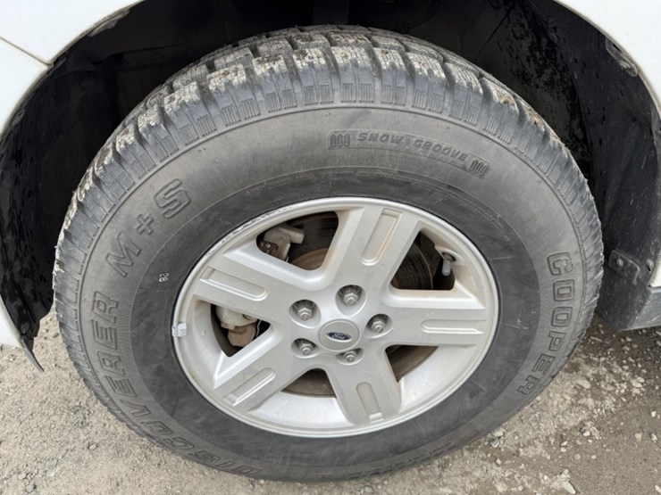 2011-ford-escape-hybrid-image-15