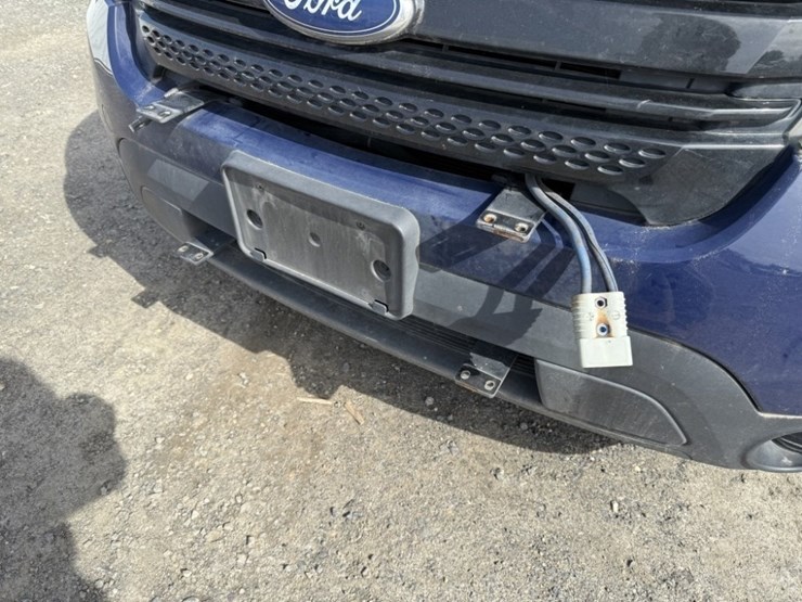 2015-ford-explorer-image-15
