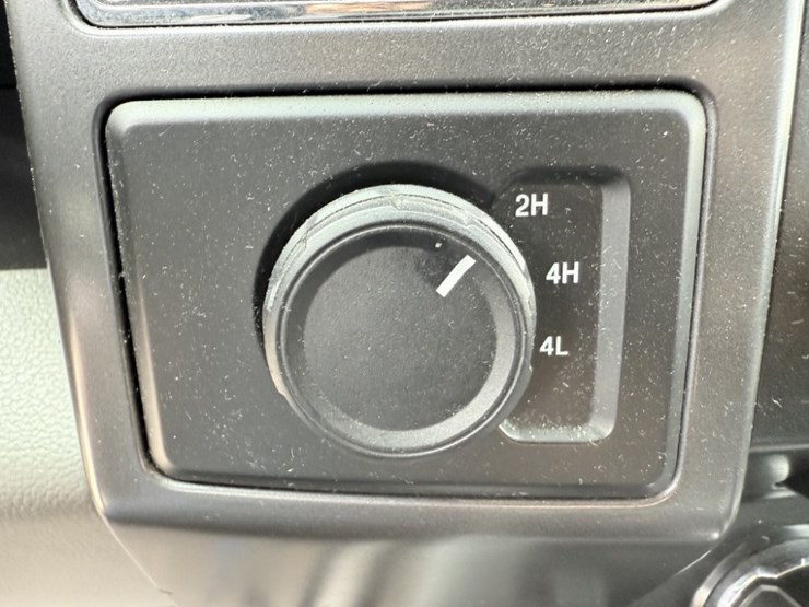 2017-ford-f150-image-30