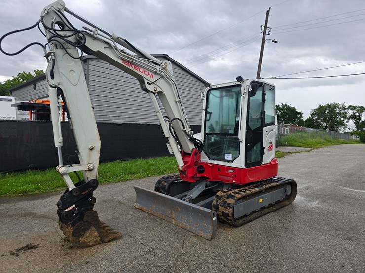#24032-•-2024-takeuchi-tv350r-excavator-image-33