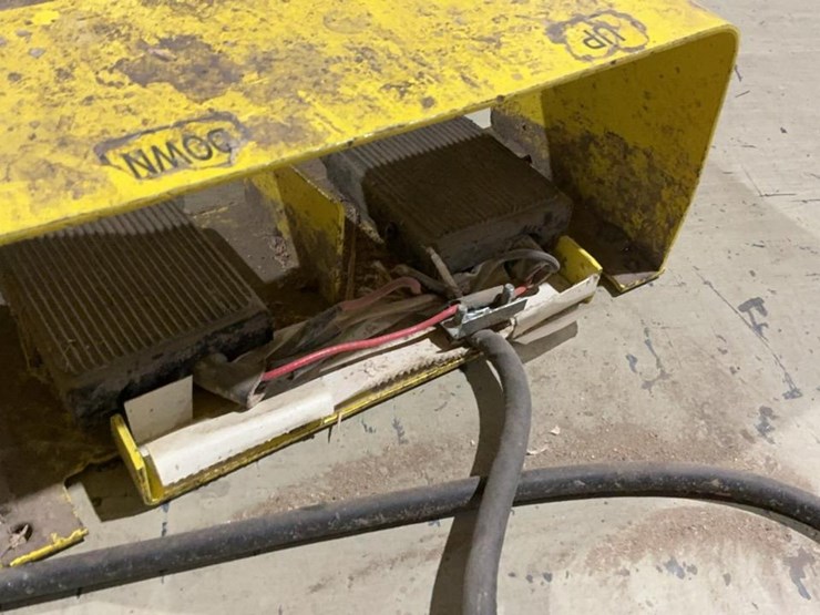#154-•-2000-lb.-scissor-lift-image-9