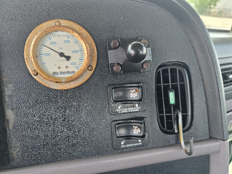 2014-peterbilt-365-image-80