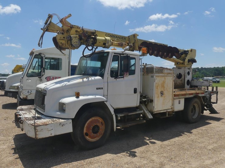 1999-freightliner-fl70-image-1