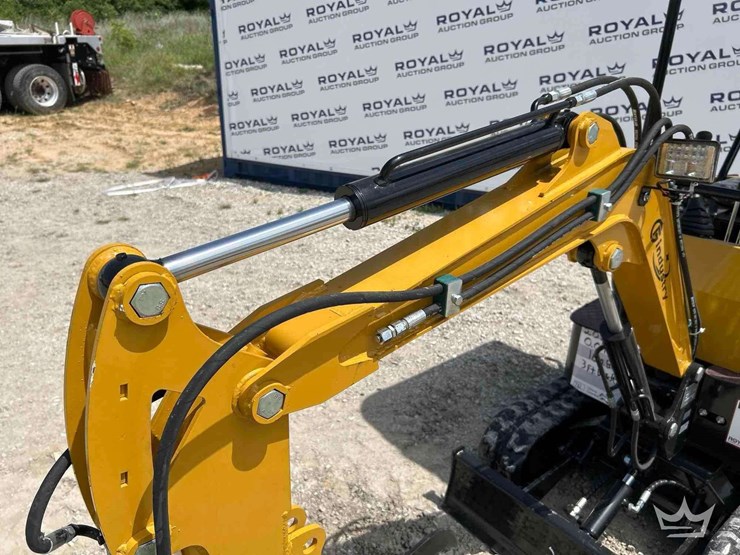 mini-excavator-image-16