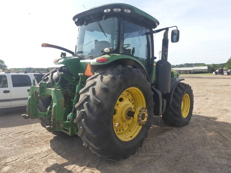 2011-john-deere-8285r-image-3