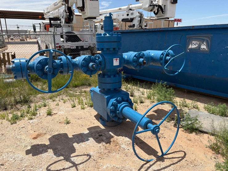 7-1/16”-10k-frac-tree-image-1