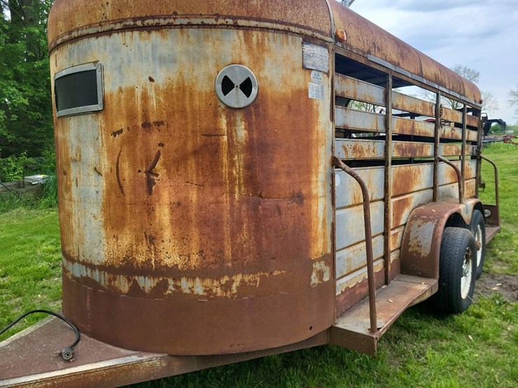 1990-s&h-tandem-axle-bumper-livestock-trailer-image-15