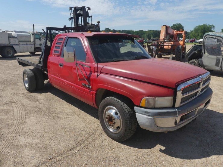 1999-dodge-ram-3500-image-2