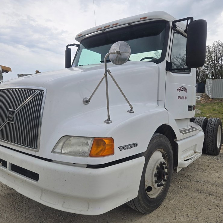 1999 VOLVO VN