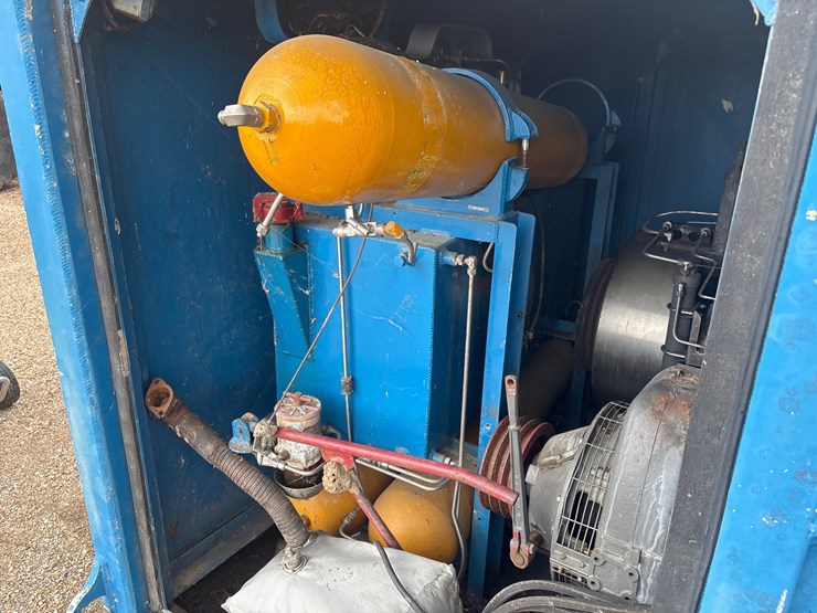 #36205-•-ingersol-rand-diesel-air-compressor-in-off-shore-skid-|-for-parts/repairs-image-4