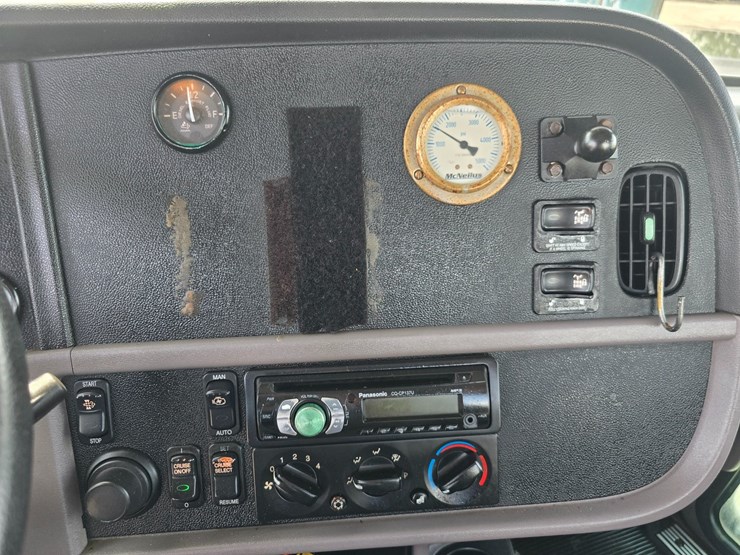 2014-peterbilt-365-image-77