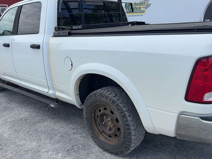 2016-dodge-1500-image-25