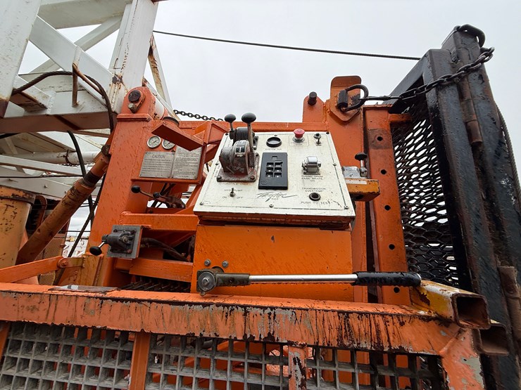 2006-taylor-c500-dd-104'-250k-5-axle-well-service-workover-rig-image-17