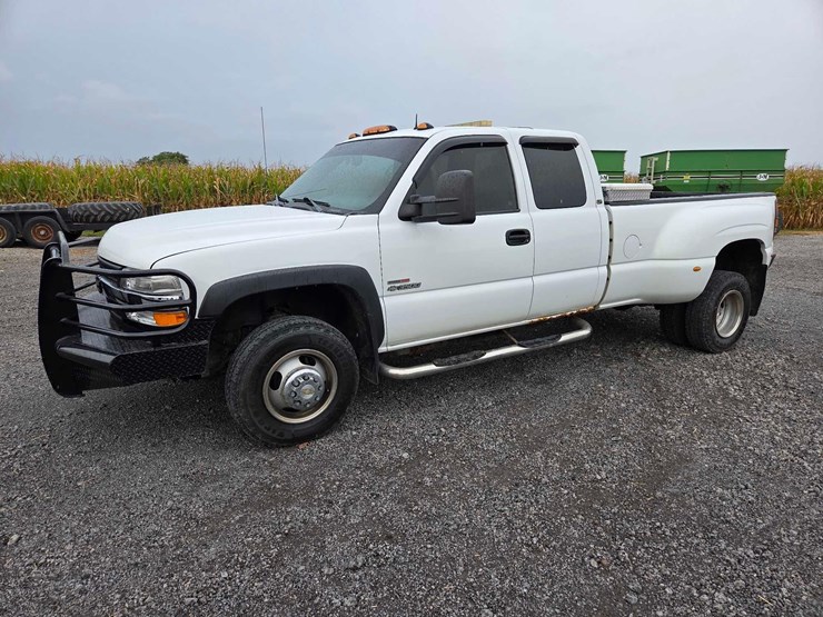 2001-chevrolet-3500-image-1