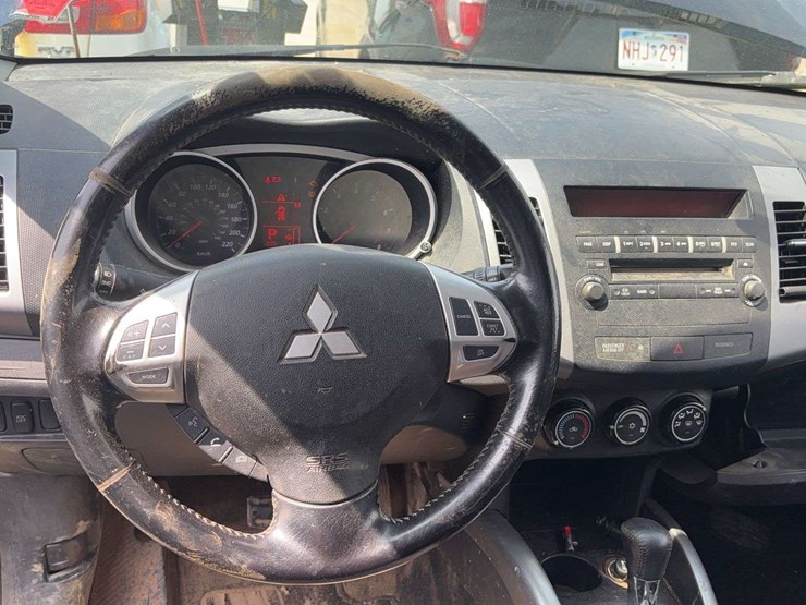 2010-mitsubishi-outlander-image-12