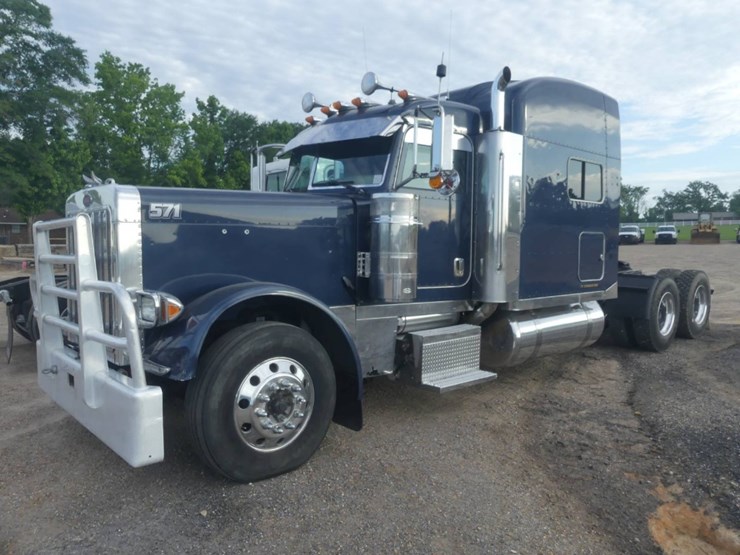 2005-peterbilt-379-image-1