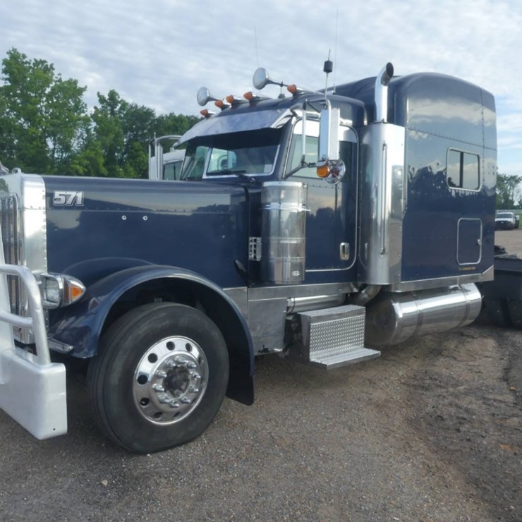 2005 PETERBILT 379