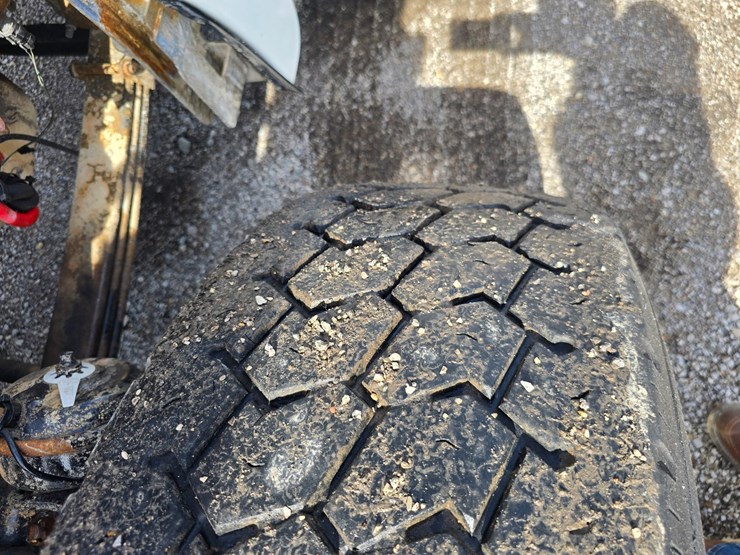 2014-peterbilt-365-image-50