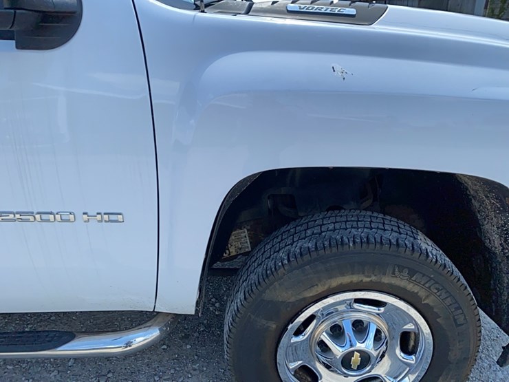 2013-chevrolet-2500-image-10