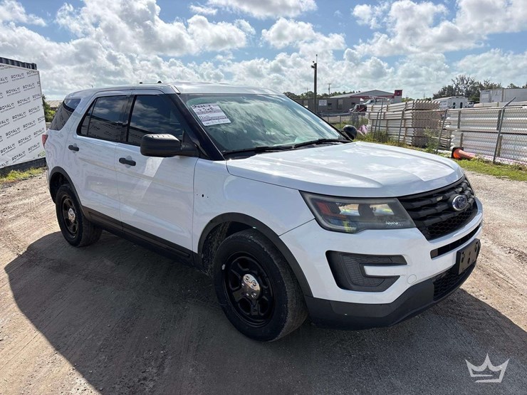2017-ford-explorer-image-2