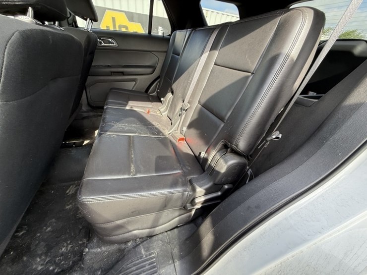 2014-ford-explorer-image-21