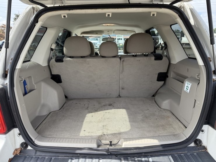 2012-ford-escape-image-19