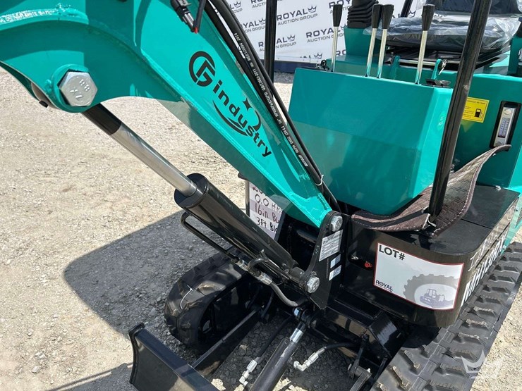 mini-excavator-image-19