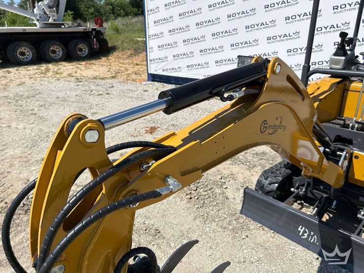 mini-excavator-image-17