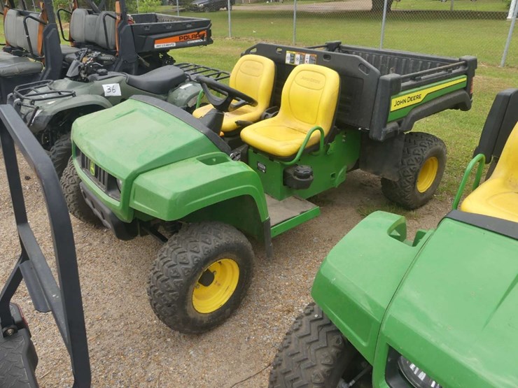 2024-john-deere-gator-image-1