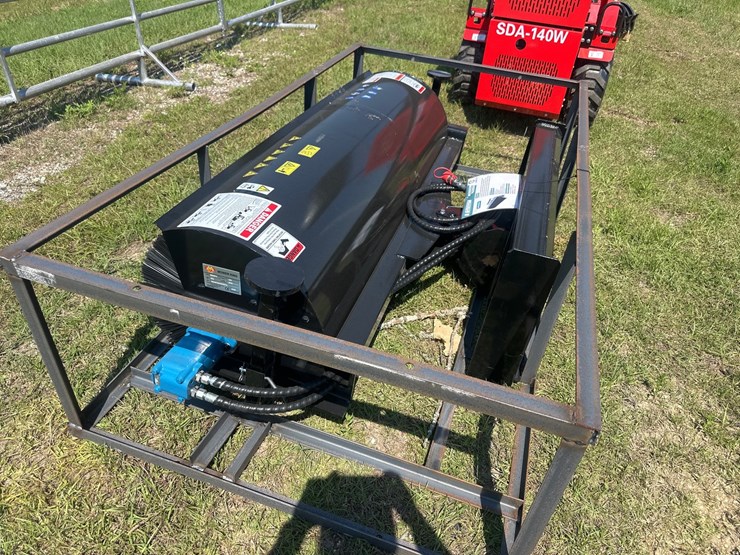 #20696-•-new-agt-skid-steer-rotary-angle-broom-image-2