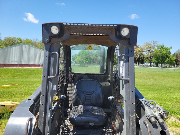 new-holland-l218-image-39