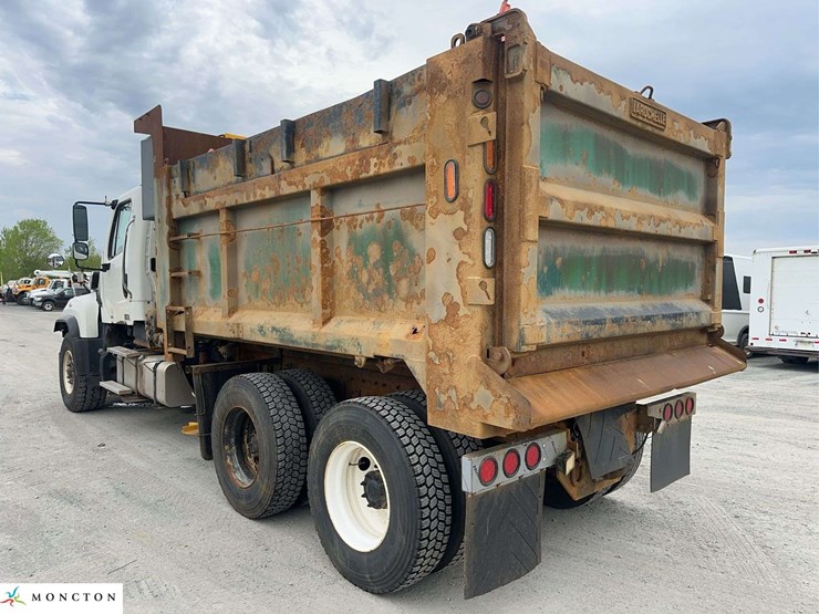 2015-freightliner-114sd-image-7