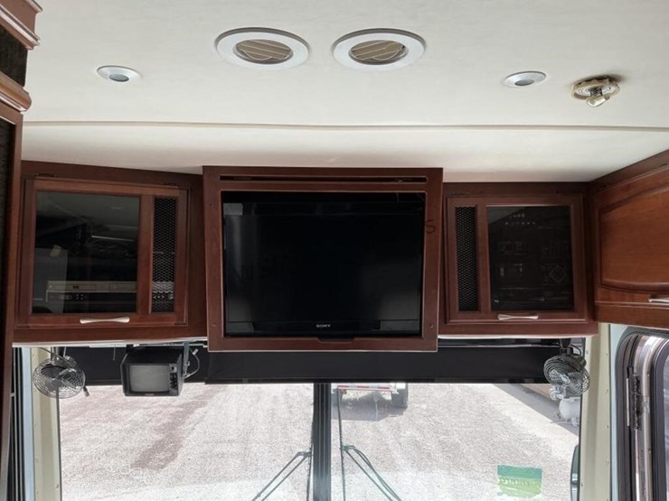 2006-fleetwood-excursion-motorhome-image-27
