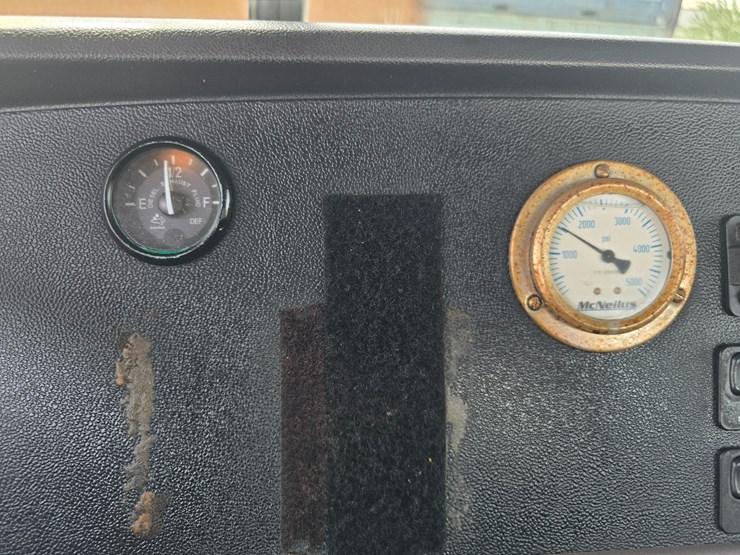 2014-peterbilt-365-image-81