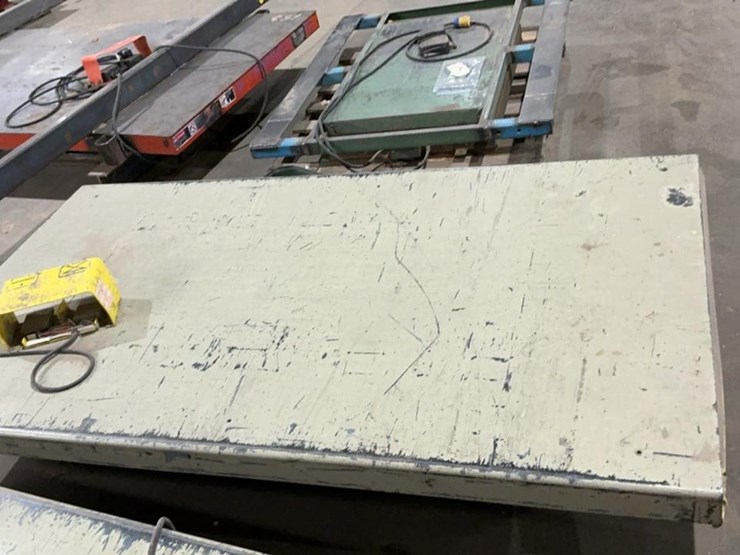 #154-•-2000-lb.-scissor-lift-image-3