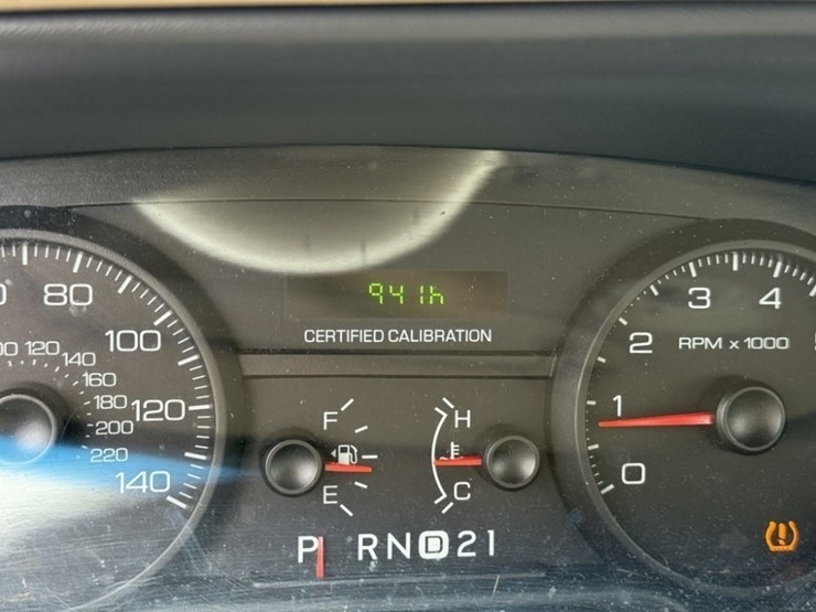 2008-ford-crown-victoria-sedan-image-32