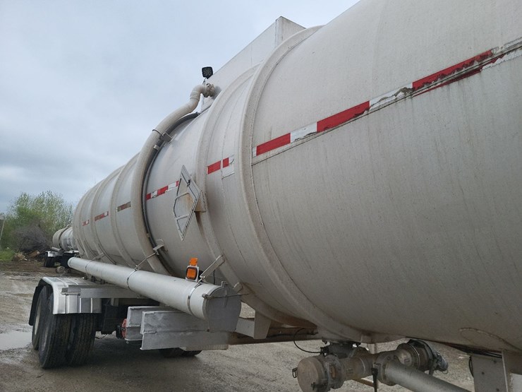 2012-brenner-8820-gallon-aluminum-tandem-axle-semi-tanker-trailer-image-15