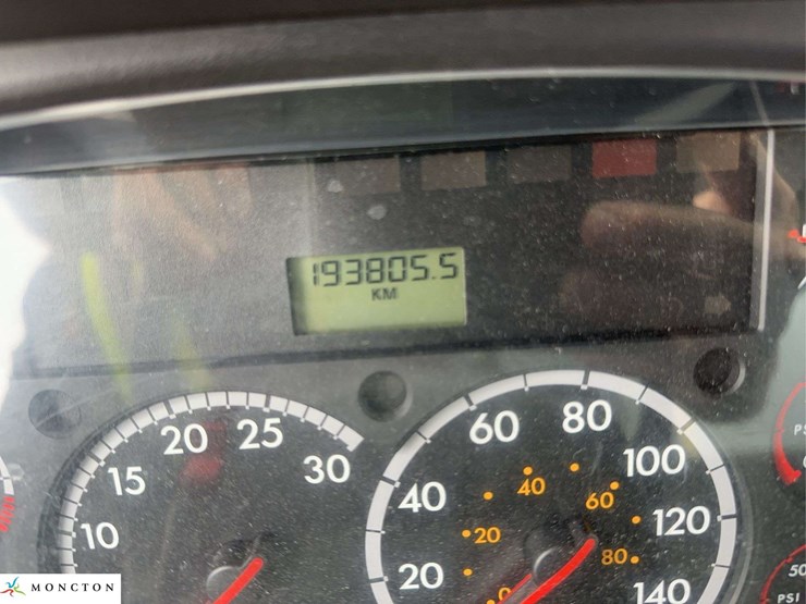 2015-freightliner-114sd-image-27