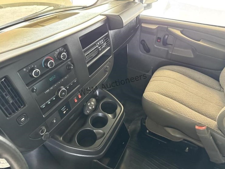 2013-chevrolet-express-3500-image-19